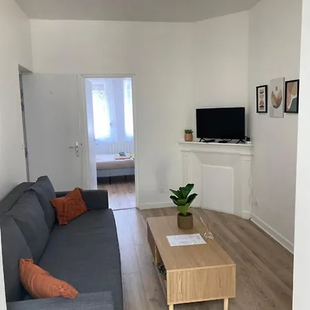 Acacia Terrasse*proche Centre-ville Et Chu Apartmán